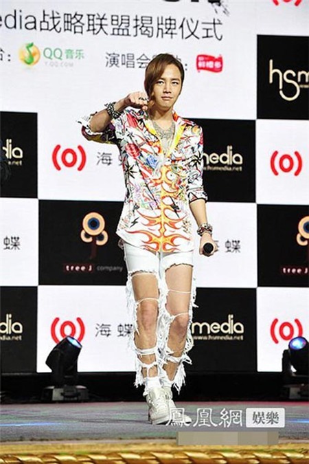 Sửng sốt trước mốt quần 