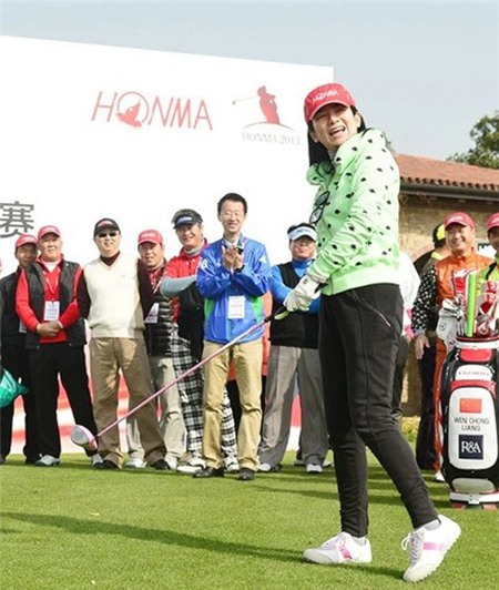 Huỳnh Dịch bị chồng tố 