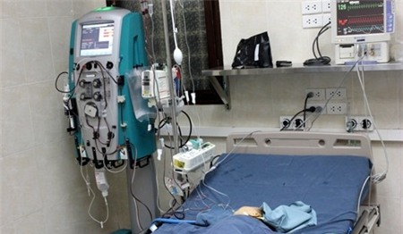 Mẹ cho con uống thuốc độc ngay sau ngày sinh nhật 1