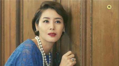 Học cách đánh son đậm đẹp quý phái như mẹ Kim Tan 2