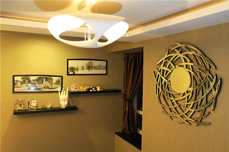 Nội thất của căn phòng không chỉ được lựa chọn và sắp xếp theo tiêu chí đẹp, tạo sự thoải mái mà còn đảm bảo các yếu tố phong thủy.