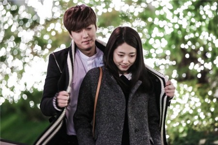 "Bộ sưu tập" cảnh ôm của Lee Min Ho - Park Shin Hye 4