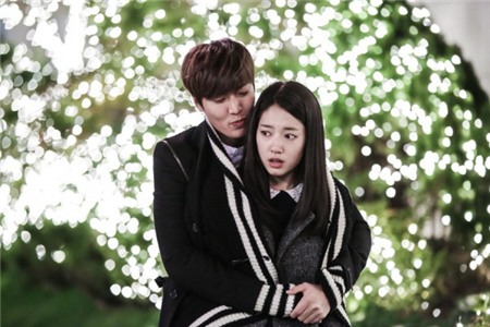 "Bộ sưu tập" cảnh ôm của Lee Min Ho - Park Shin Hye 6