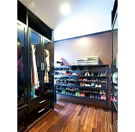 Biệt thự trắng được thiết kế 7 phòng với không gian rộng và sang trọng