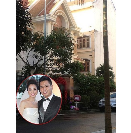 Còn nhớ Jennifer Phạm về nhà chồng bằng xe hoa 10 tỷ đồngCòn nhớ Jennifer Phạm về nhà chồng bằng xe hoa 10 tỷ đồng