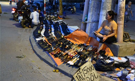 Vỉa-hè, phân-lô, chia-phần, Hà-Nội, công-viên, đổ-máu