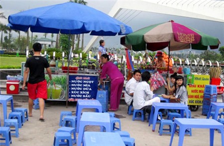 Vỉa-hè, phân-lô, chia-phần, Hà-Nội, công-viên, đổ-máu