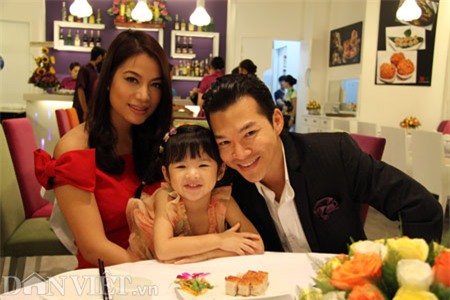 Khai trương nhà hàng riêng