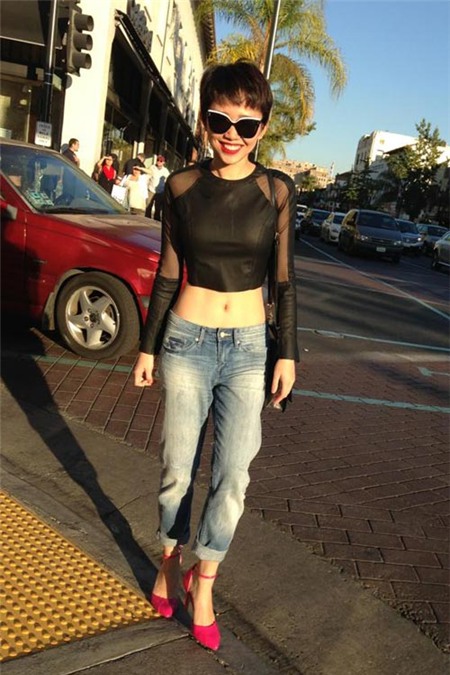 Tóc Tiên siêu sexy dù trong nhà, ngoài phố - 1