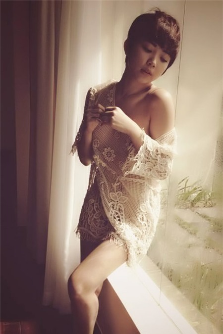 Tóc Tiên siêu sexy dù trong nhà, ngoài phố - 10