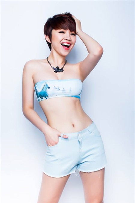 Tóc Tiên siêu sexy dù trong nhà, ngoài phố - 6