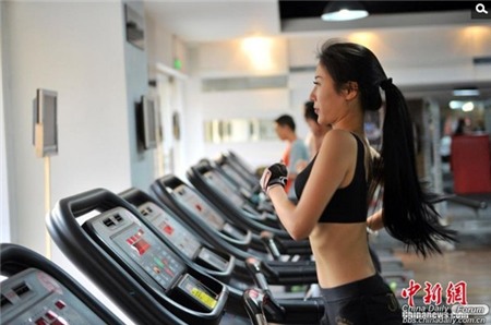 Hậu trường làm nghề người mẫu nội y của cô gái trẻ 20