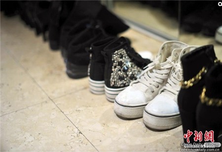 Hậu trường làm nghề người mẫu nội y của cô gái trẻ 22