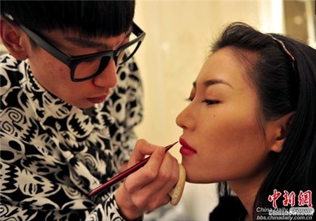 Hậu trường làm nghề người mẫu nội y của cô gái trẻ 8