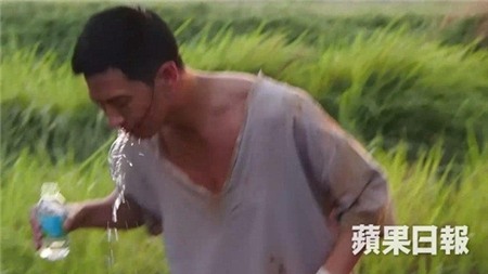 Trương Gia Huy gây sốc vì súc miệng sau khi hôn Nong Poy 5