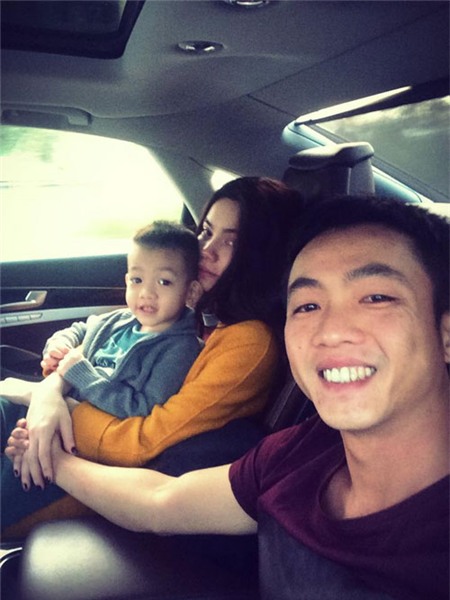 Hà Hồ hạnh phúc bên chồng con - 1