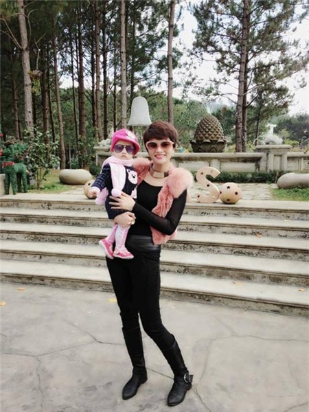 Hà Hồ hạnh phúc bên chồng con - 5