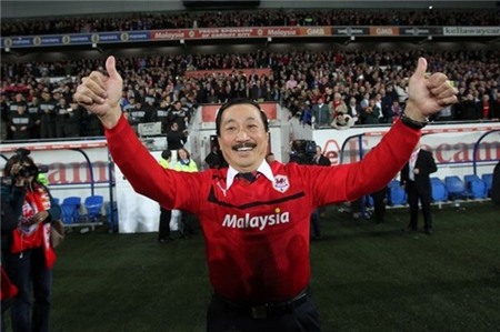 Bất ngờ với cô con gái xinh xắn thích hàng hiệu của ông chủ “dị” nhất Premier League 11