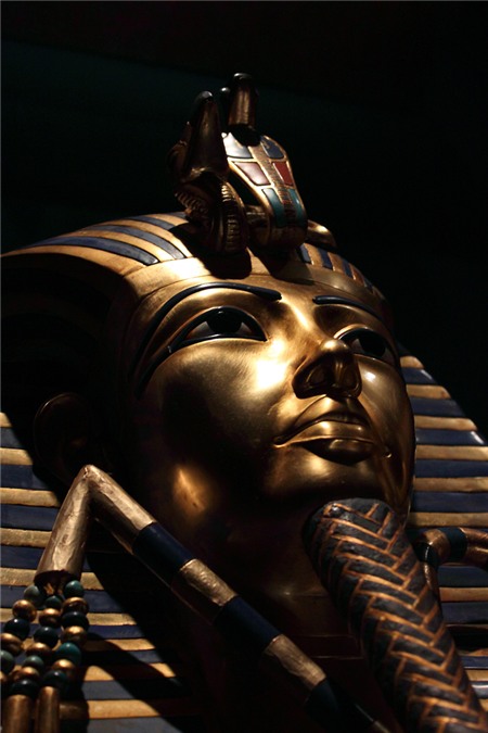 Cùng với những điểm kỳ lạ khác, xác ướp được tin là phục hồi lại nền tôn giáo đa thần của Ai Cập