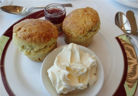 Scones-Clotted-Cream-w-Strawbe-5294-5286