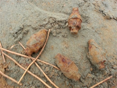 Các quả đạn pháo đã bị tách khỏi đầu đạn kích nổ.