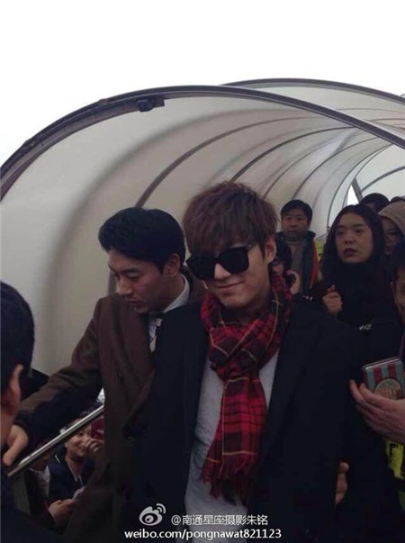 Lee Min Ho bị quây kín lối ở sân bay khi sang Trung Quốc | Lee Min Ho,Lee Min Ho ở sân bay,thời trang sân bay của Lee Min Ho,Lee Min Ho bị fans bao vây
