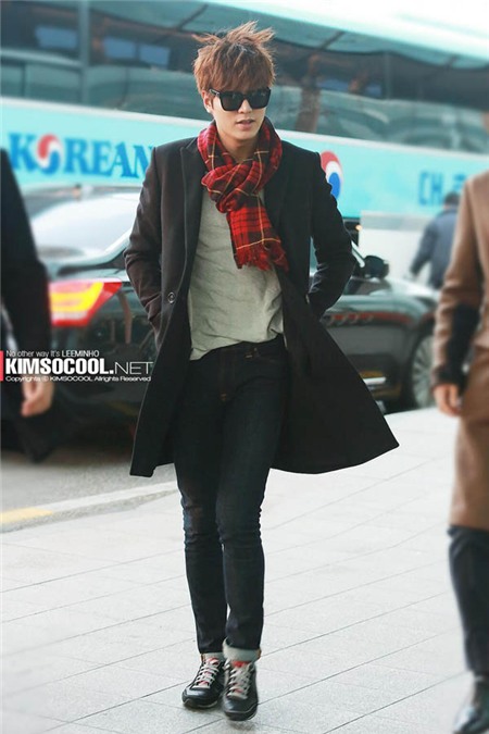 Lee Min Ho bị quây kín lối ở sân bay khi sang Trung Quốc | Lee Min Ho,Lee Min Ho ở sân bay,thời trang sân bay của Lee Min Ho,Lee Min Ho bị fans bao vây