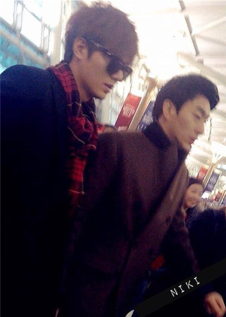 Lee Min Ho bị quây kín lối ở sân bay khi sang Trung Quốc | Lee Min Ho,Lee Min Ho ở sân bay,thời trang sân bay của Lee Min Ho,Lee Min Ho bị fans bao vây