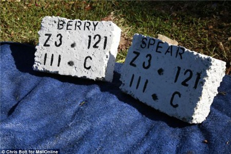 Hàng ngàn người chen lấn hỗn loạn trong đám tang Hoa hậu Venezuela 2004 | Hoa hậu Venezuela 2004 bị giết,Hoa hậu Monica Spear Mootz bị giết,đám tang Hoa hậu Venezuela 2004