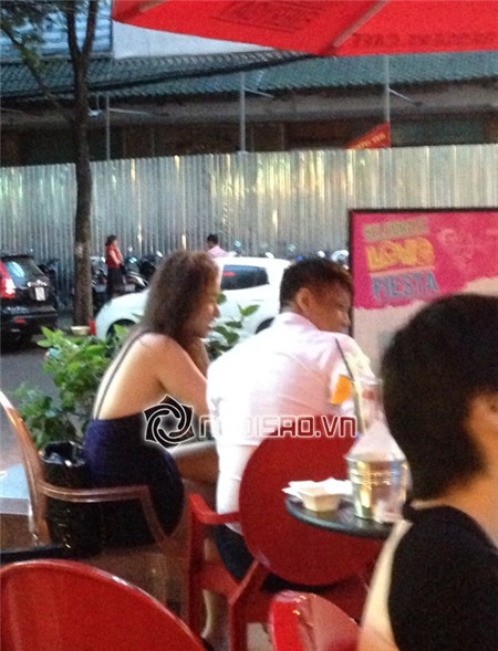 Bắt gặp đạo diễn Lê Hoàng say sưa cà phê cùng cô gái lạ | Lê Hoàng,đạo diễn Lê Hoàng,Bắt gặp đạo diễn Lê Hoàng say sưa cà phê cùng cô gái lạ