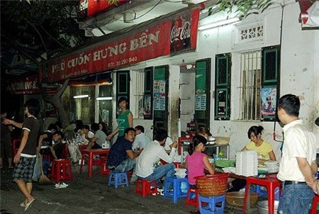 ẩm-thực, phố, Hà-Nội, nem-rán, lòng-bò, đồ-nướng, chân-gà-nướng, hoa-quả-dầm