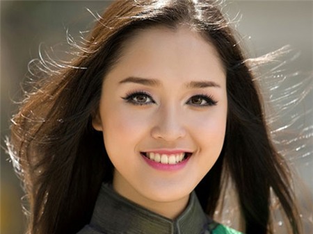 Á hậu Hoàng Anh độn cằm quá dài? | Á hậu Hoàng Anh,Á hậu Việt Nam 2012,Á hậu Hoàng Anh độn cằm