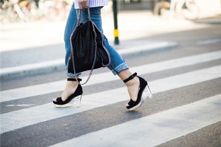 7 lưu ý thời trang phụ nữ tuổi trung niên nên tránh 11