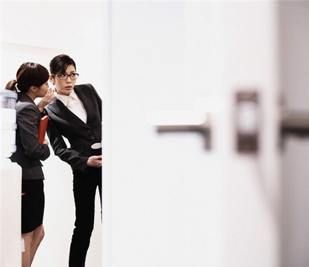 Câu chuyện bi hài xung quanh WC công sở 2