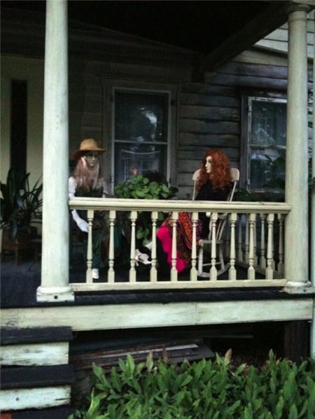 Lạnh người: ma-nơ-canh tự di chuyển trong ngôi nhà hoang 2