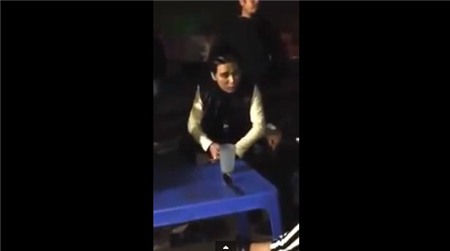 Ca sĩ Châu Việt Cường. Ảnh cắt từ clip.