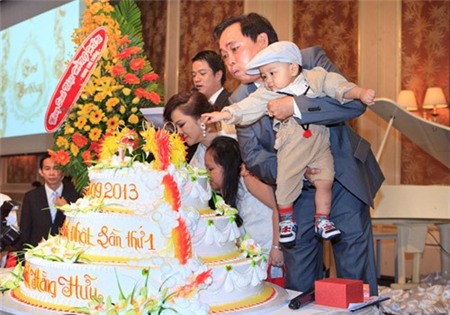 Lê-Ân, siêu-giường, đánh-bóng, PR, Dũng-lò-vôi, Huỳnh-Uy-Dũng, ngàn-tỷ, thiếu-gia, Cường-đô-la, siêu-xe, từ-thiện