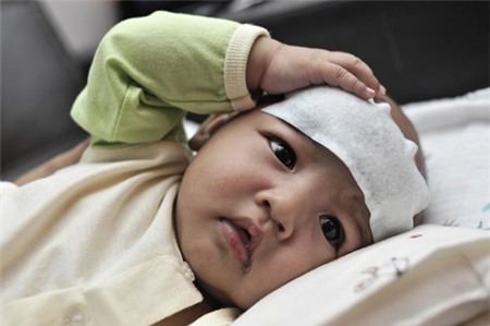 Dấu hiệu trẻ bệnh: Không cứu nhanh mất con - 1