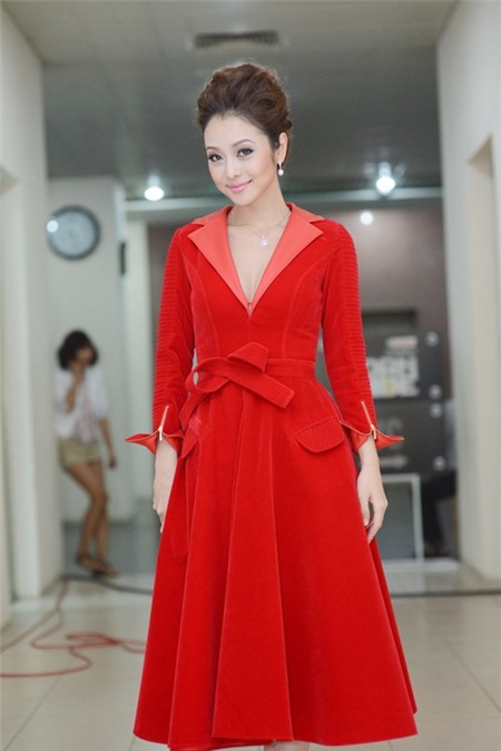 Jennifer Phạm lộ vẻ mệt mỏi trong hậu trường - 3