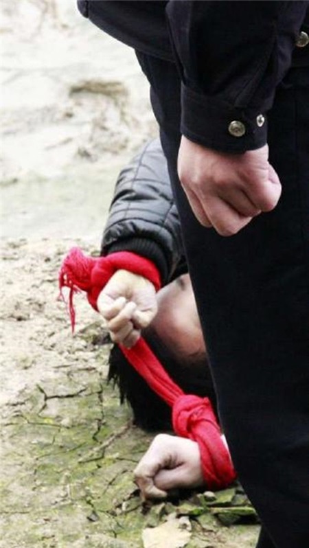 Đau xót mẹ trói con cùng nhảy sông tự vẫn 4