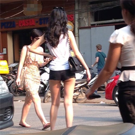 "Tức mắt" muôn kiểu thời trang hở bạo của thiếu nữ Việt - 13