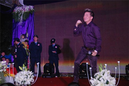 đám cưới, đại gia, gãy cổ, vàng, kiềng vàng, lắc vàng, siêu đám cưới, Hương Sơn, Hà Tĩnh