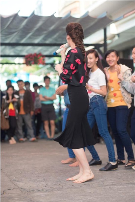 Mai Phương Thúy, Ngọc Trinh lộ rõ bàn chân 'xấu - đẹp' khó tin