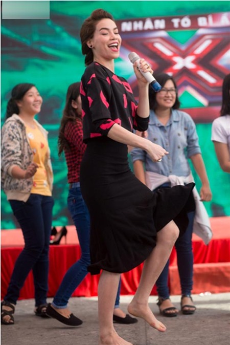 Mai Phương Thúy, Ngọc Trinh lộ rõ bàn chân 'xấu - đẹp' khó tin