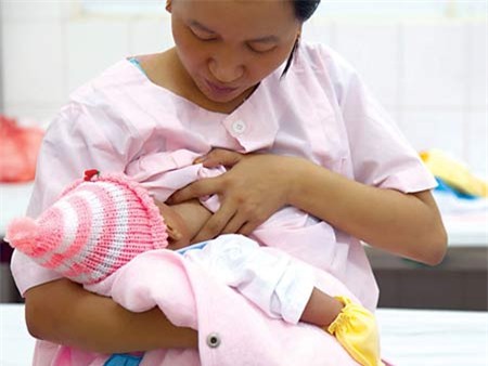 Tại Việt Nam, nhiều bà mẹ thiếu sữa đã không ngần ngại đăng tin 