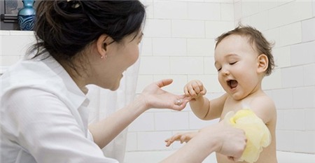 Một vài mẹo giúp việc tắm cho bé dễ dàng hơn 1