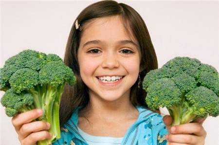 Tập cho bé thói quen ăn rau củ, hoa quả 1