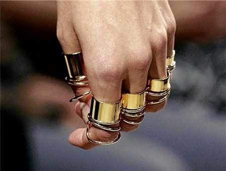 Học Jun Ji Hyun đeo midi ring 'chất lừ' - 5