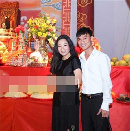 Thông tin về đám cưới của Thanh Thanh Hiền và Chế Phong do chính Chế Linh tiết lộ.