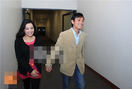 Nhưng sau đó nhanh chóng dần trở nên tự tin hơn trước ống kính.